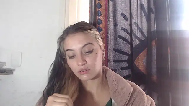mariecam420 online show from February 26, 2025, 5:53 pm