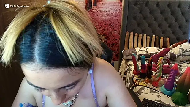 Snapshot of sofia23dirty chatting on October 13, 2025, 8:32 pm sofia23dirty online show from October 13, 2025, 8:32 pm