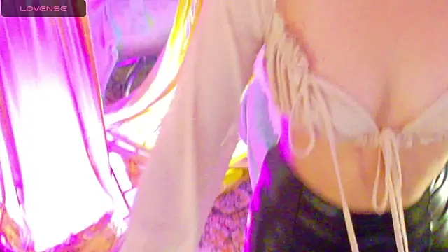 magali 19 online show from October 18, 2025, 12:01 am