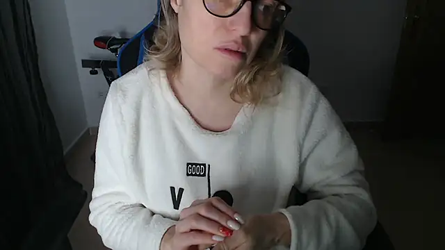 Snapshot of LARACRUZ30 chatting on February 14, 2026, 6:46 am LARACRUZ30 online show from February 14, 2026, 6:46 am