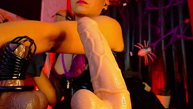 MistressSlut1 online show from October 22, 2025, 11:09 am