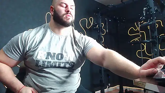 Snapshot of muscularjohnforuX chatting on February 11, 2026, 8:58 am muscularjohnforuX online show from February 11, 2026, 8:58 am