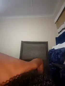 QUEENMANDYY online show from February 13, 2026, 3:06 am