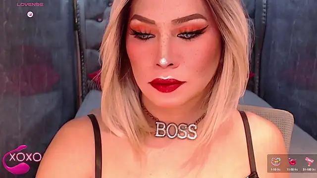 Snapshot of QUEEN_GIAMOORE69 chatting on October 2, 2025, 8:12 pm QUEEN GIAMOORE69 online show from October 2, 2025, 8:12 pm