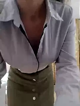 baby sweet girl  online show from November 2, 2025, 9:09 pm