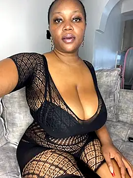 Snapshot of Hyra_Ari chatting on October 31, 2025, 6:21 am Hyra Ari online show from October 31, 2025, 6:21 am