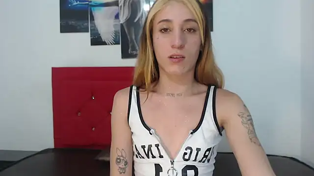 andreahhill online show from April 21, 2026, 4:19 am