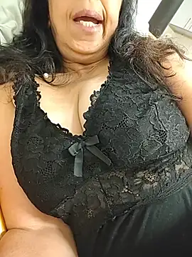 Snapshot of Susannemilf chatting on October 29, 2025, 4:33 am Susannemilf online show from October 29, 2025, 4:33 am