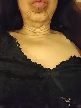 Snapshot of Susannemilf chatting on November 8, 2025, 12:31 pm Susannemilf online show from November 8, 2025, 12:31 pm