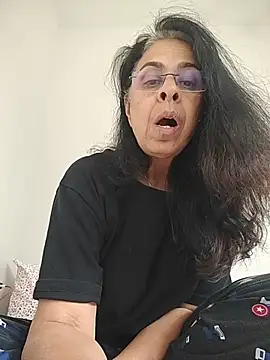 Susannemilf online show from November 22, 2025, 7:02 pm