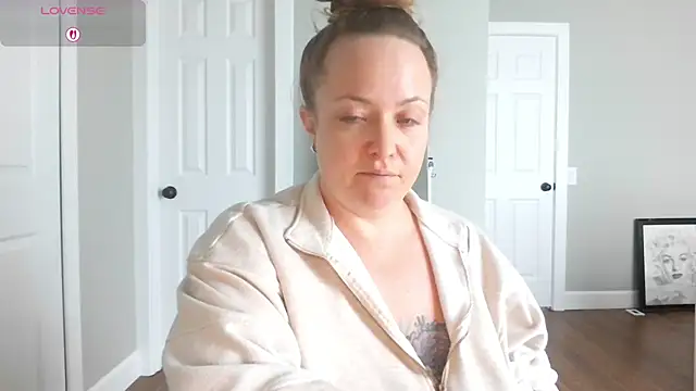 julimonroe online show from March 15, 2026, 5:42 pm