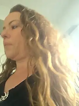 julimonroe online show from March 17, 2026, 2:31 pm