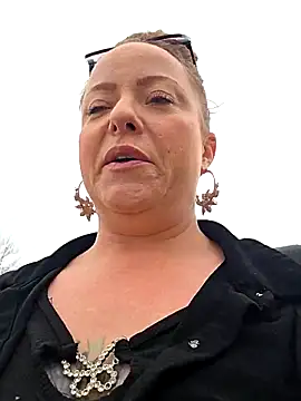 julimonroe online show from February 2, 2026, 6:51 pm