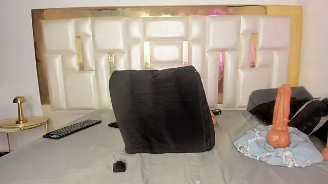 Snapshot of MiaaXXX1 chatting on October 29, 2025, 2:10 am MiaaXXX1 online show from October 29, 2025, 2:10 am