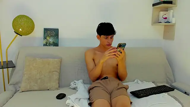 Snapshot of logan_thomas chatting on November 16, 2025, 1:38 pm logan thomas online show from November 16, 2025, 1:38 pm