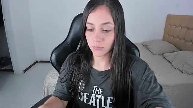 EmmaGrace1999 online show from October 20, 2025, 2:35 am