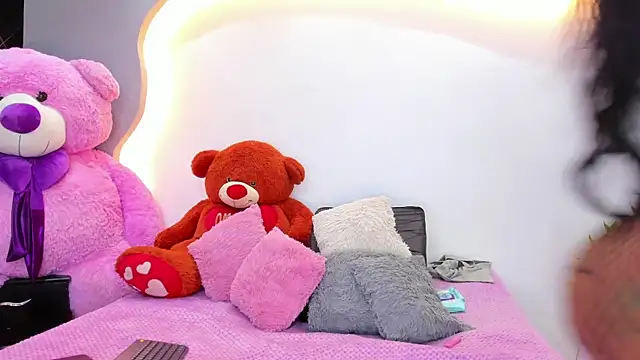 HeidyWillss online show from July 9, 2026, 7:24 pm