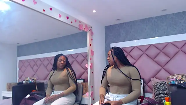 Snapshot of DanielaDuff chatting on February 13, 2026, 7:25 pm DanielaDuff online show from February 13, 2026, 7:25 pm