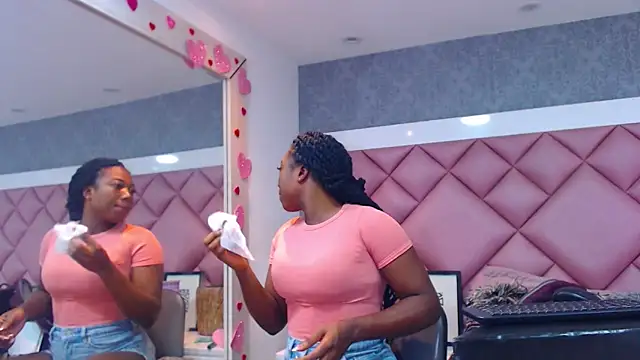 Snapshot of DanielaDuff chatting on February 17, 2026, 7:55 pm DanielaDuff online show from February 17, 2026, 7:55 pm