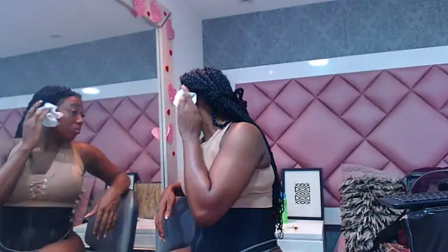 Snapshot of DanielaDuff chatting on February 21, 2026, 7:38 pm DanielaDuff online show from February 21, 2026, 7:38 pm