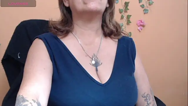 Snapshot of Hellensextits chatting on March 10, 2025, 9:18 pm Hellensextits online show from March 10, 2025, 9:18 pm