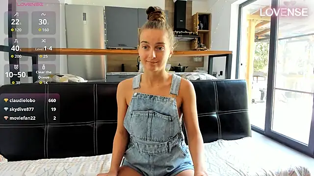 ElizSweet online show from April 13, 2026, 9:02 am