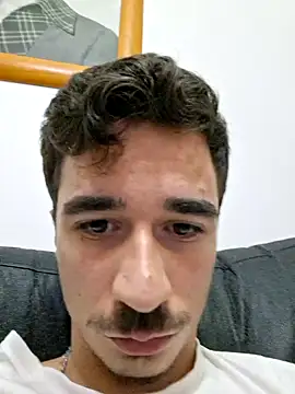 Snapshot of gil__2004 chatting on October 21, 2025, 8:41 pm gil 2004 online show from October 21, 2025, 8:41 pm