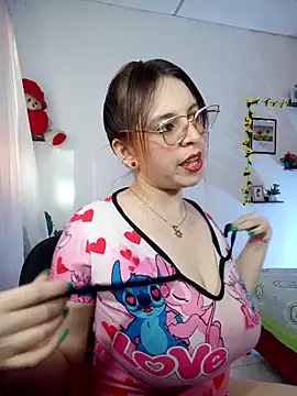 lorenitabella online show from February 4, 2026, 8:48 pm