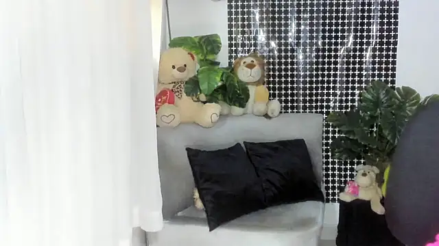 lorenitabella online show from November 24, 2025, 8:20 pm