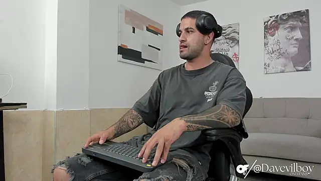 Davevilboy online show from September 19, 2025, 12:42 pm