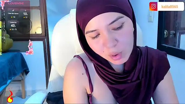 Snapshot of MatchedEyebrow chatting on October 24, 2025, 9:03 pm MatchedEyebrow online show from October 24, 2025, 9:03 pm