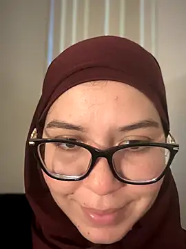 Snapshot of MatchedEyebrow chatting on November 19, 2025, 10:54 pm MatchedEyebrow online show from November 19, 2025, 10:54 pm