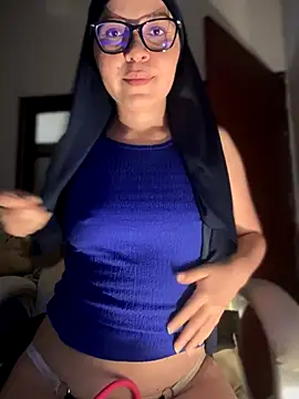 Snapshot of MatchedEyebrow chatting on September 24, 2025, 8:37 pm MatchedEyebrow online show from September 24, 2025, 8:37 pm