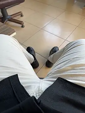 S2kicibey06 online show from March 22, 2025, 11:32 am