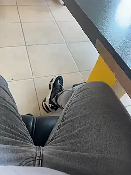 S2kicibey06 online show from January 31, 2025, 1:02 pm