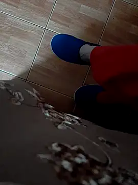 feet toes online show from December 5, 2025, 6:56 am