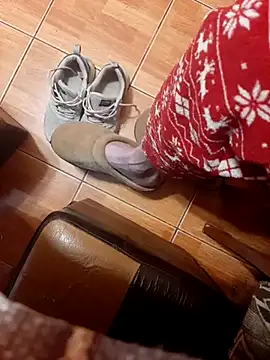 feet toes online show from December 2, 2024, 6:05 am