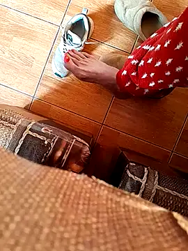 feet toes online show from February 26, 2025, 6:19 am