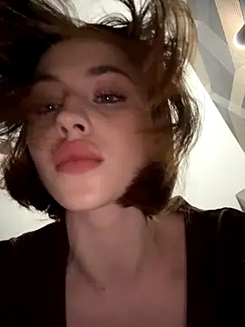 Camilla Railian online show from October 6, 2025, 10:32 pm