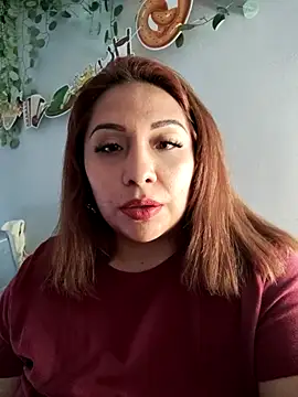 linalooove online show from September 24, 2025, 8:48 pm