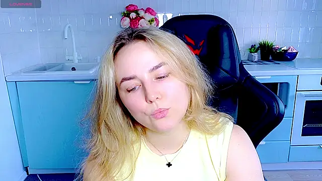 Snapshot of Mira_Mermayd chatting on May 3, 2026, 1:33 am Mira Mermayd online show from May 3, 2026, 1:33 am