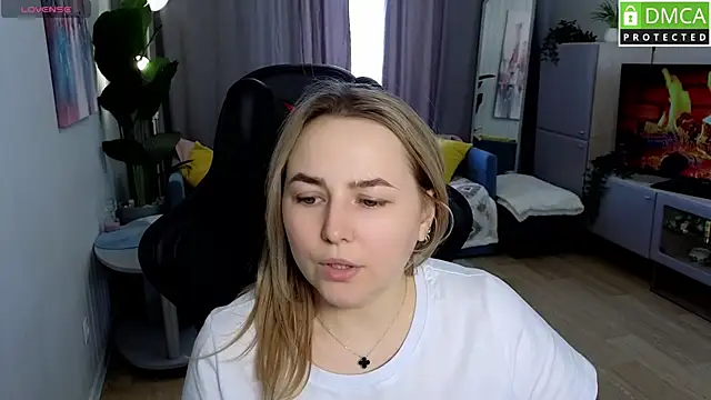 Snapshot of Mira_Mermayd chatting on April 29, 2026, 8:40 am Mira Mermayd online show from April 29, 2026, 8:40 am