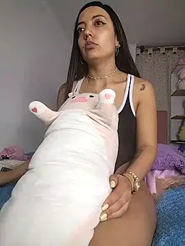 amycute  online show from February 6, 2025, 4:42 am