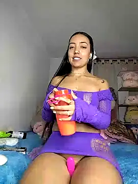 amycute  online show from February 3, 2025, 2:14 am
