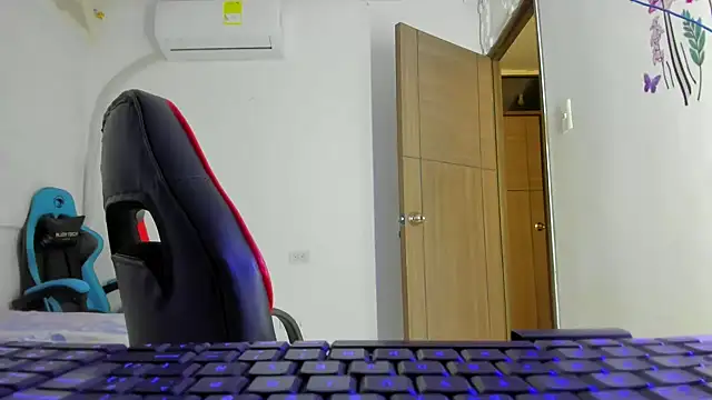 Lunastar02 online show from February 20, 2026, 1:35 pm