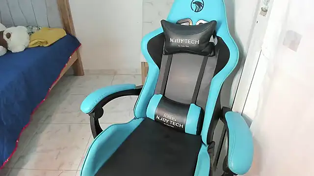 Lunastar02 online show from March 16, 2025, 1:27 pm