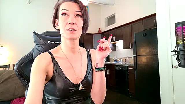 Snapshot of EveEnigma chatting on March 6, 2025, 6:26 pm EveEnigma online show from March 6, 2025, 6:26 pm