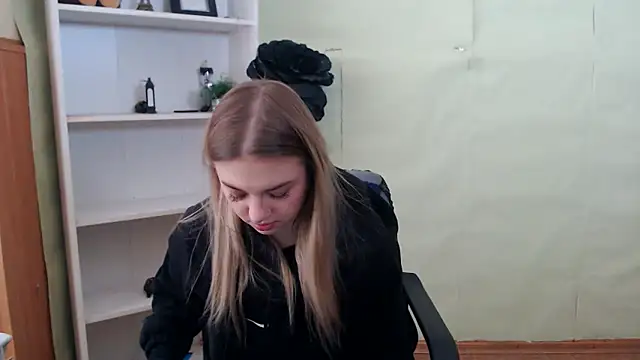 CrazyGloria online show from February 24, 2025, 6:38 am