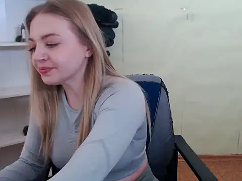CrazyGloria online show from March 11, 2025, 5:57 am