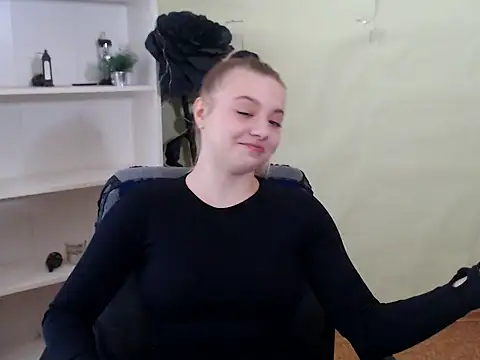 CrazyGloria online show from March 9, 2025, 6:06 am